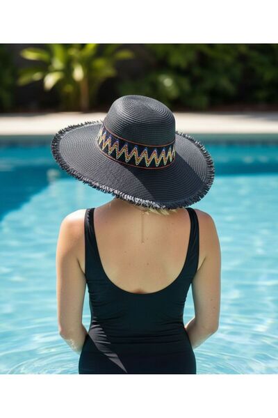 Axesoire 14553 Μαύρο φαρδύ ψάθινο καπέλο με κρόσσια και ρίγες ζιγκ-ζαγκ