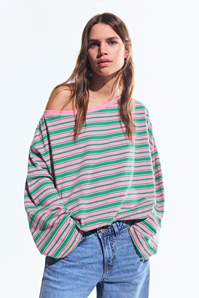 Bershka Uzun kollu asimetrik yakalı baskılı tişört