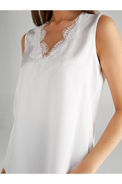 Faik Sönmez Γυναικείο μπλουζάκι με λεπτομέρεια με δαντέλα με λαιμόκοψη V - Μι...