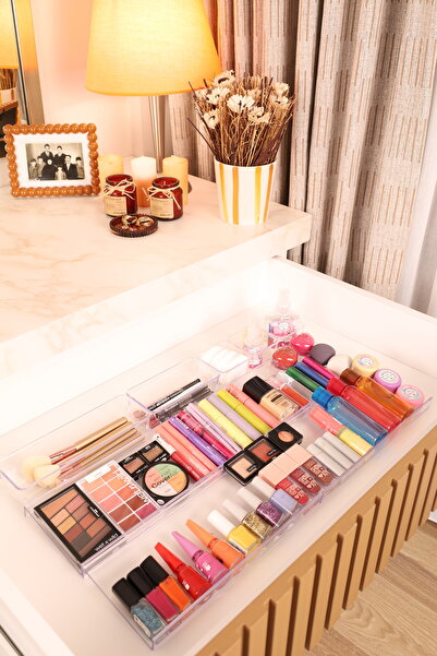 color house 4 قطع من الحامل و5 قطع من منظم التجميل الشفاف للمكياج والمجوهرات ...