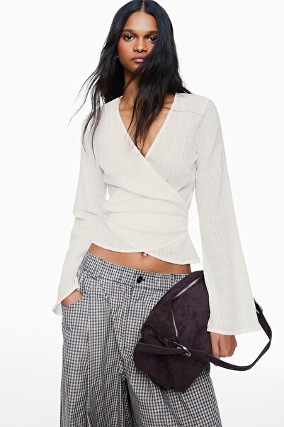 Bershka Kruvaze desenli bluz