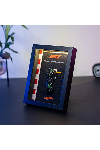 Artiviq KICK Sauber F1 Araba + Işıklı Diorama Çerçeve Seti