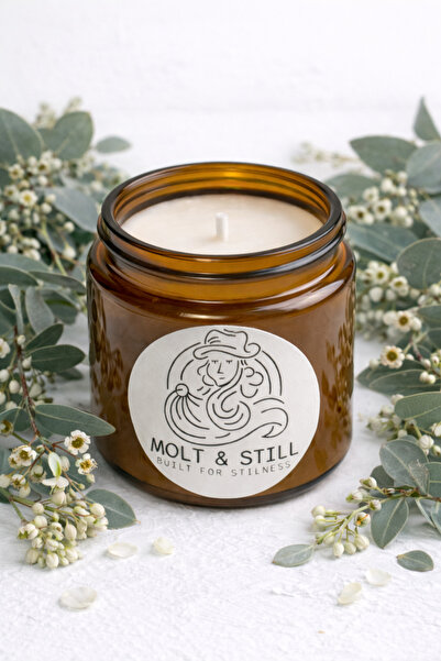 Molt & Still Okaliptus Kokulu El Yapımı Soya Mum – Doğal Cam Kavanoz