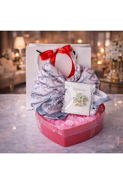 velve Pachet cadou Good Luck, cu brosa trifoi, esarfa satinata,trandafiri de ...