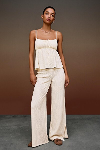 Bershka Parlak flare fit pantolon