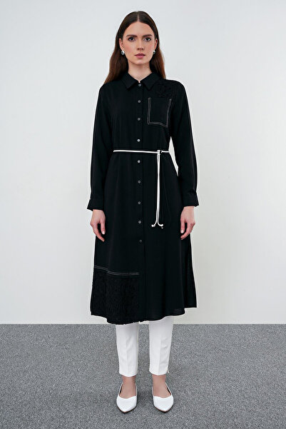Zühre Πουκάμισο με δαντέλα στο γιακά, μακρύ μαύρο τουνίκ 1451