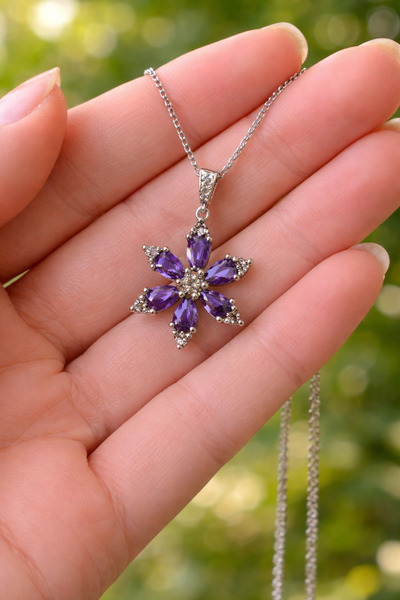 TrendimAksesuar Mor Renkli Kar Tanesi Figürlü Şık Paslanmaz Kadın Çelik Kolye