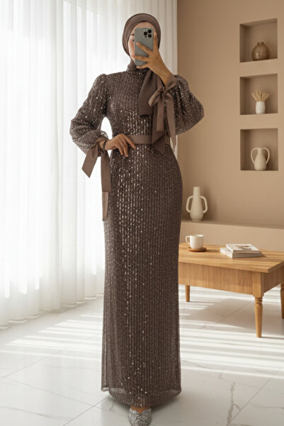 HİJABAYA Βραδινό φόρεμα με Με χάντρες λωρίδες παγιέτες και Ζώνη τρέσες