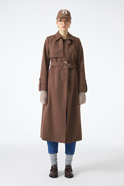 Zühre معطف بني بياقة قميص وأكمام مزينة بحزام 13723