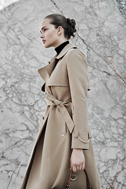 Zühre Zincir Detaylı Bej Trençkot 13560