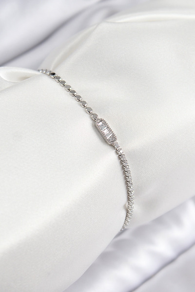 Skygo سوار نسائي من حجر الزركون والنحاس مستطيل الشكل وسلسلة مطحونة فضية اللون...