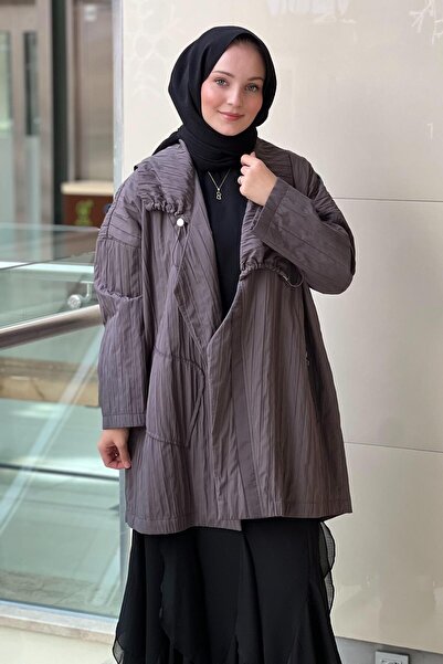 Ghisa Yaka Büzgü Detaylı Kendinden Çizgili Kap