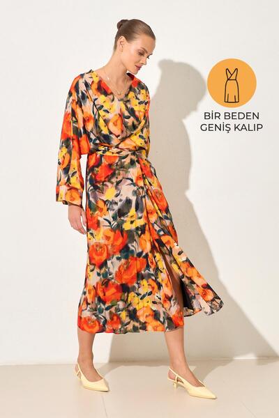 Setre Sukienka z wzorem w kolorze pudrowego różu z dekoltem w serek i wiązaniem