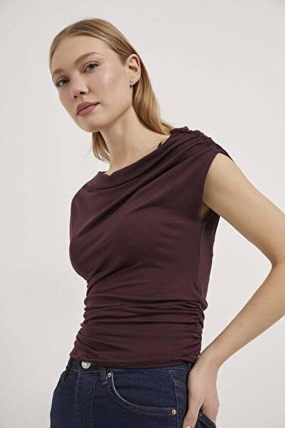 Arma Life Armalife 1632 women's blouse with shoulder ruffles and open neckline