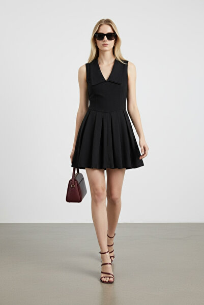 Vireo Club Women's Black Collar Detailed Pleated Mini Dress