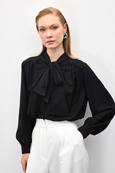 Sateen Accessory Detailed Scarf Blouse - Black