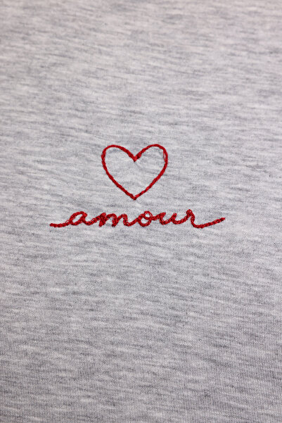 5in1Canpolat Γκρι Μπλούζα με Κεντημένο Κείμενο Amour και Επένδυση 18075