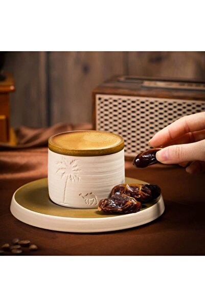 SP Ceramic mug with palm tree and camel pattern – elegant heritage design