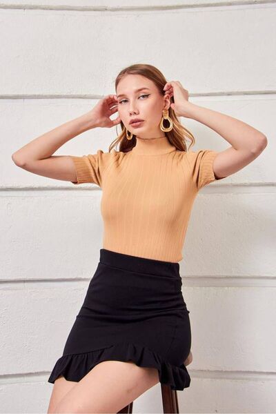 MAESTRO WOMAN Γυναικεία Πλεκτή Μπλούζα Καφέ Γαλακτερό με Κοντό Μανίκι και Ριμ...