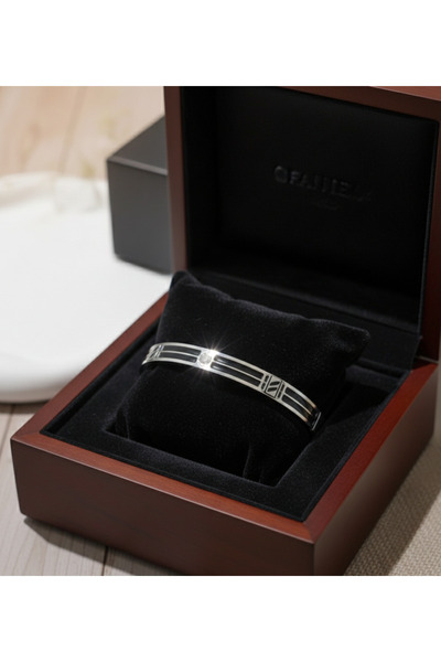 stainless steell سوار من الفولاذ ذو شريط أسود رفيع باللون الفضي