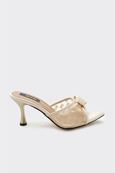 derinet Fiyonk Aksesuarlı Topuklu Terlik