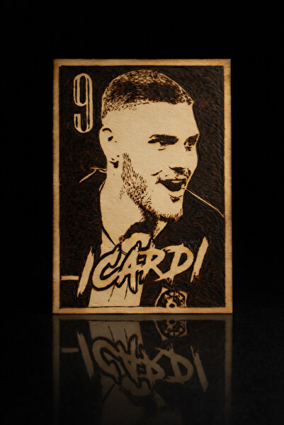 Futbolcu Ahşap Yakma Tablo – El Yapımı Futbolcu Portresi (21x15 cm)
