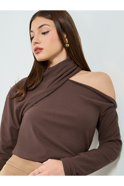Styli Brown Twisted Neck Long Sleeve Knit Top