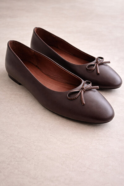 nope21shoess حذاء باليه من الجلد الطبيعي باللون البني الأساسي