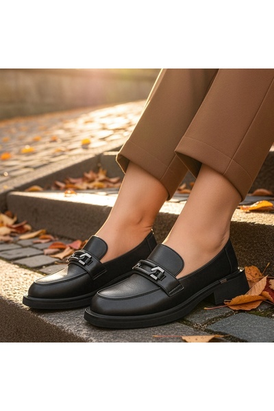 Modlet.ro Pantofi sport damă din piele neagră cu detalii metalice MOD14060