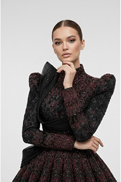 Ayşe gelinlik Siyah Kırmızı İşlemeli Prenses Kesim Abiye – Hakim Yaka Uzun Ko...