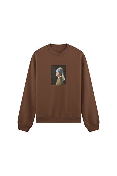 The Lucid Lab Girl's Oversize Sweatshirt with Pearl Earrings - Brown