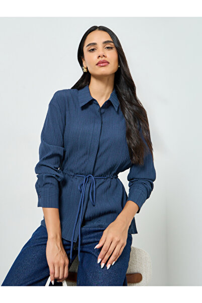 Styli قميص أزرق داكن ذو ملمس بارز تِكّة