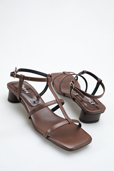 MALENTA Γυναικεία πέδιλα με κοντό τακούνι σε καφέ χρώμα με λεπτές τιράντες κα...
