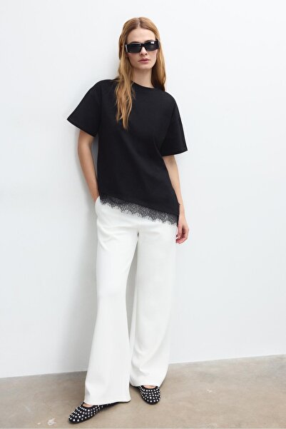 Stradivarius Kısa kollu dantelli etek ucu t-shirt