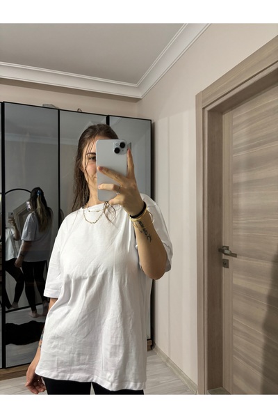 ELA Beyaz Sıfır Yaka Oversize Basic Tişört