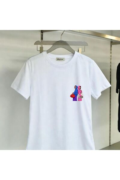 playwear تي شيرت مريح للجنسين بطباعة على الظهر والصدر