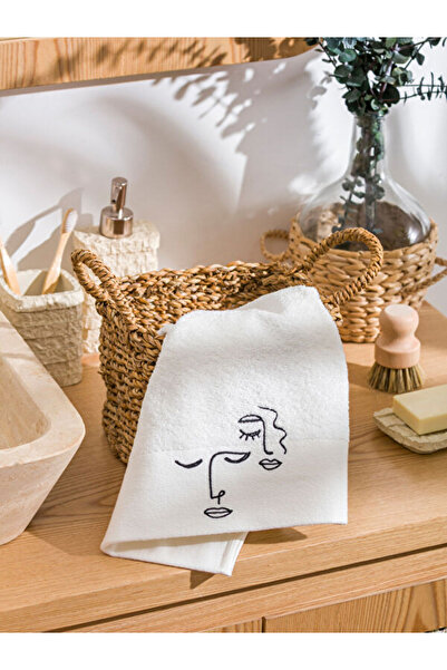 LC Waikiki Rmz Gi̇yi̇m Farkiyla Face Embroidered Cotton Face Towel 50X80 cm