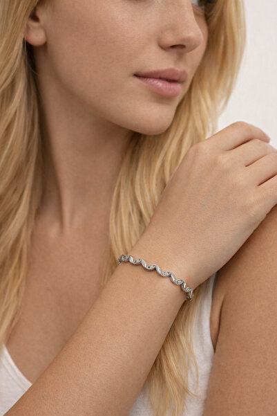 VELYRA Zirkon Taşlı Kelepçe Bileklik – Şık ve Zarif Gümüş Renk Kadın Bileklik