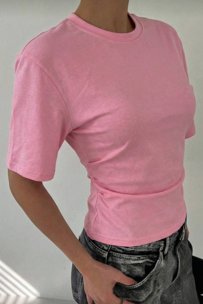 İlayda Toprak Chic Pembe Kısa Kollu Sırt Yırtmaçlı Vücuda Oturan Bluz