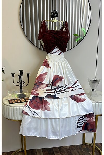 Viola2026 An elegant dress that combines sophistication and softness with a u...