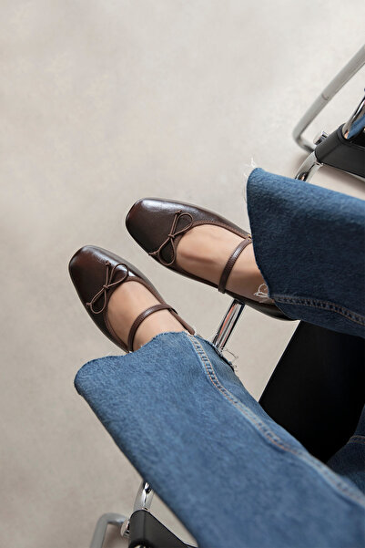 STRASWANS Maxy Women's Bow Detail Wrinkled Leather Ballerinas Brown