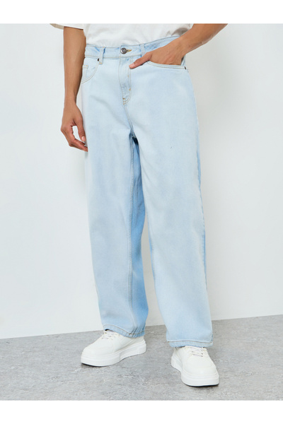 Styli Men Mid Rise Baggy Washed Jeans