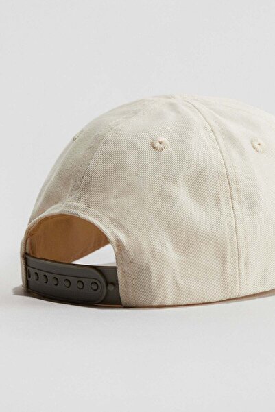 H&M قبعة قطنية بتفاصيل نقوش