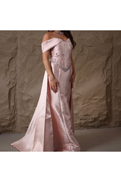 Dressline A distinctive pink evening dress