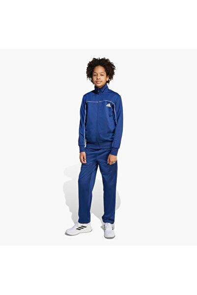 adidas طقم جاكيت وبنطال رياضي للأولاد بطبعة شعار - أكمام طويلة - ياقة عالية