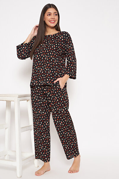 Clovia طقم بيجاما وبلوزة مزينة بنقوش زهور جميلة باللون الأسود - رايون