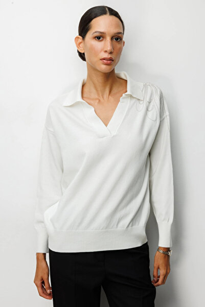 On Fashion Women's One-Shoulder Embroidered Shirt Collar Ecru Sweater 66359