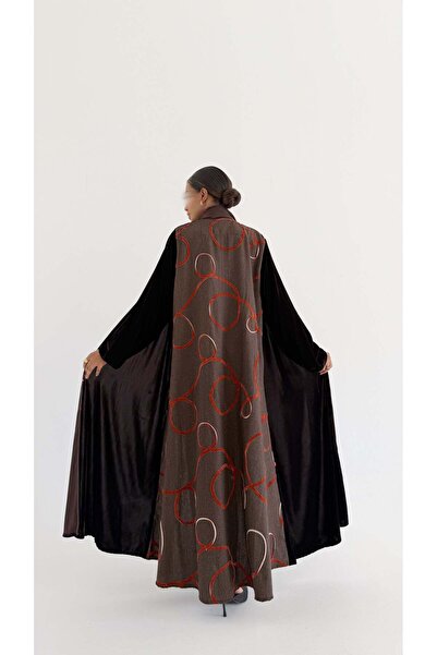 AYA MW1860 - عباية بليزر مخمل راقية باضافة لمسة من الخلف خامة من الجوخ المطرز