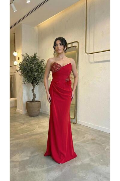 MİSS DİAMOND Red Strapless Feather Detailed Embroidered Evening Dress