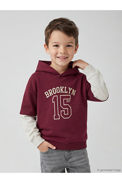 LC Waikiki RMZ GİYİM FARKIYA سويت شيرت بروكلين مطبوع للأولاد بقلنسوة سميكة